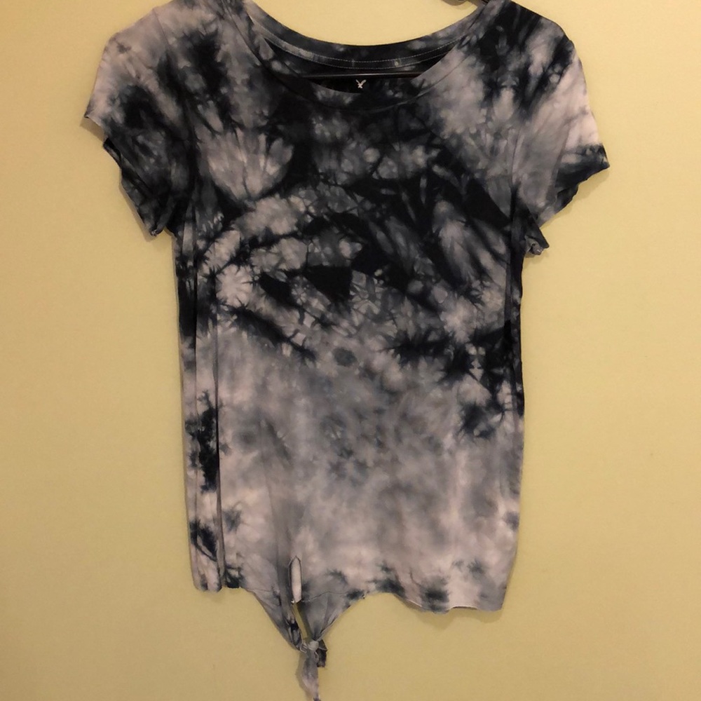 Soft and Sexy American Eagle tee!